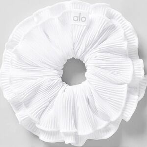 ALO Yoga Micro Plisse Oversized Scrunchie